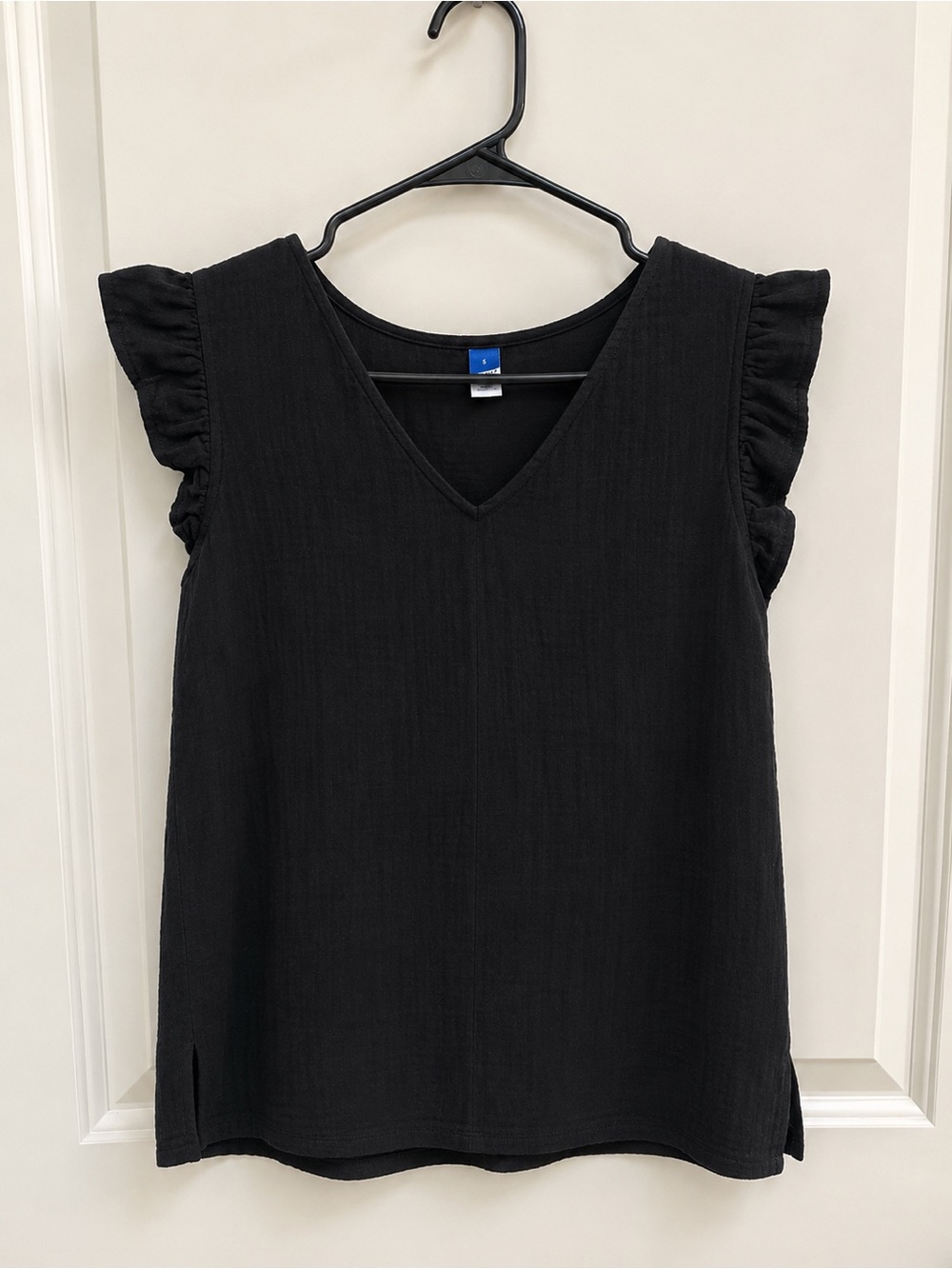 Old Navy Black V-Neck Ruffle Cap Sleeve Camisole